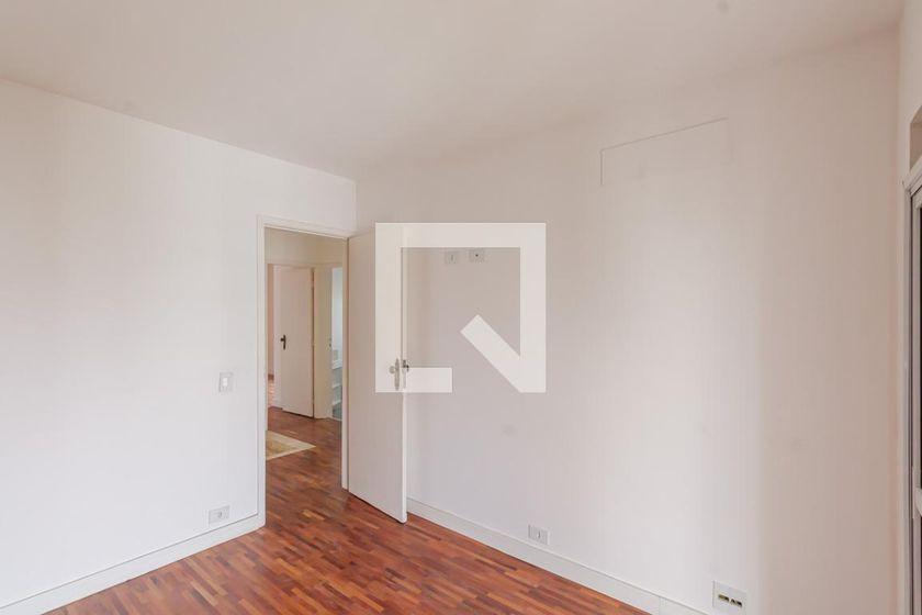 Apartamento à Venda – Moema, 3 Quartos, 240 m² – São Paulo