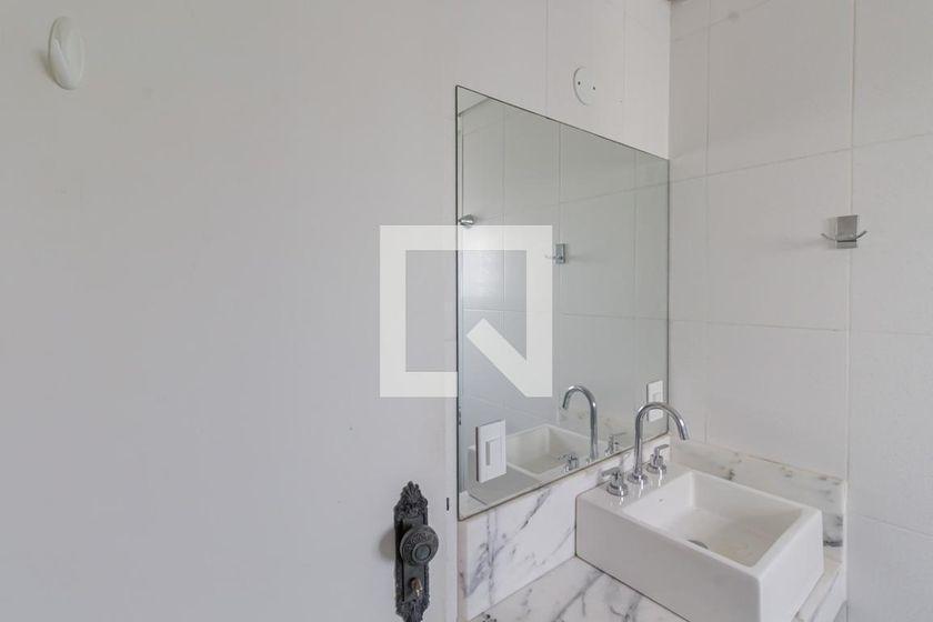 Apartamento à Venda – Moema, 3 Quartos, 240 m² – São Paulo