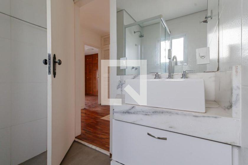 Apartamento à Venda – Moema, 3 Quartos, 240 m² – São Paulo