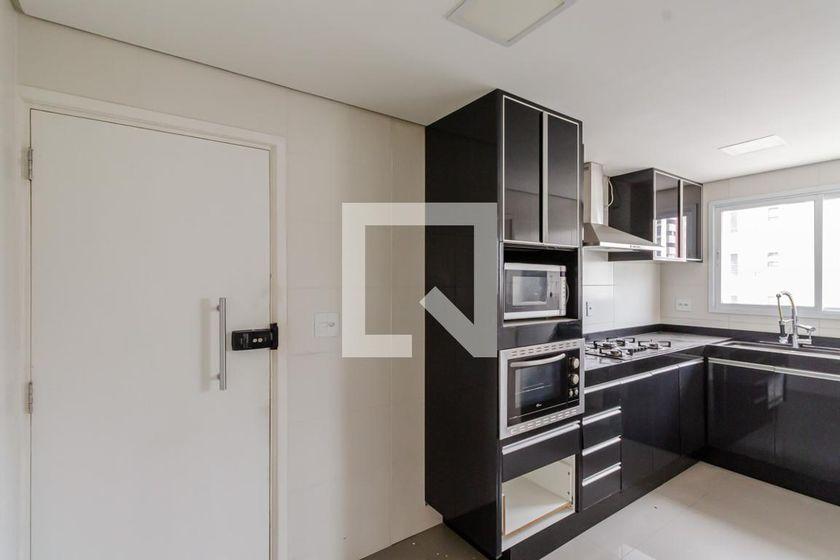 Apartamento à Venda – Moema, 3 Quartos, 240 m² – São Paulo