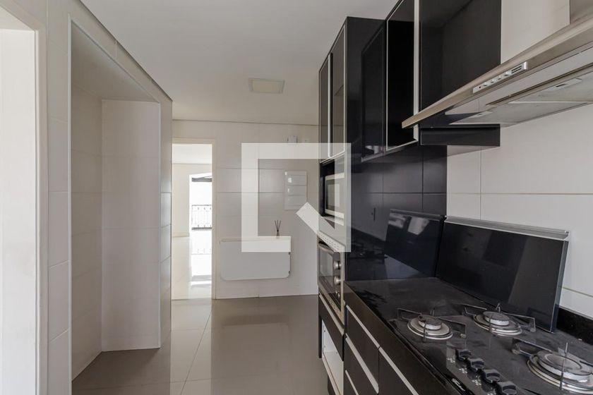 Apartamento à Venda – Moema, 3 Quartos, 240 m² – São Paulo