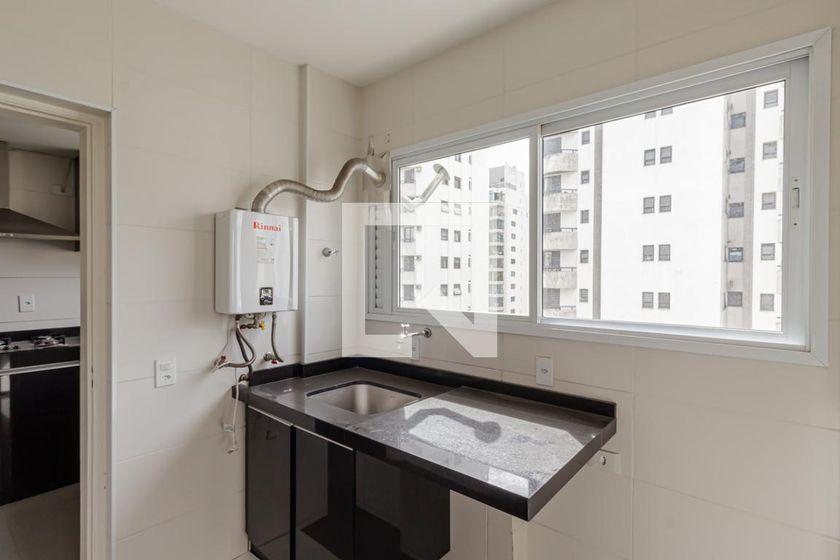 Apartamento à Venda – Moema, 3 Quartos, 240 m² – São Paulo