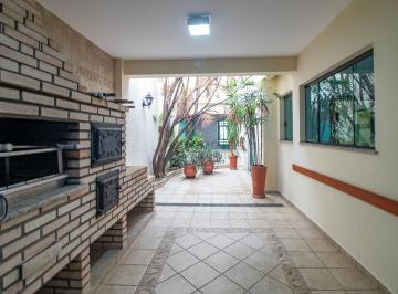 Casa espaçosa – 3 dormitórios – Vila Residencial Arborizada – Perto Parque Aclimação