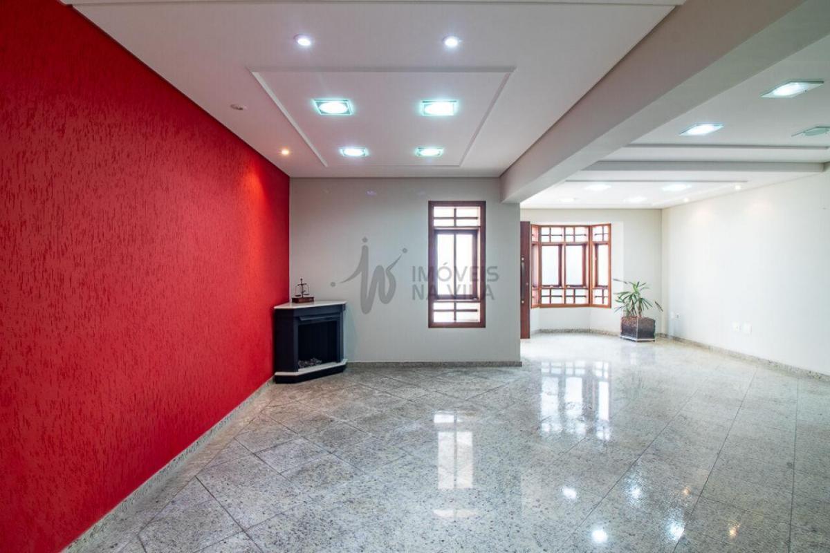 Casa espaçosa – 3 dormitórios – Vila Residencial Arborizada – Perto Parque Aclimação