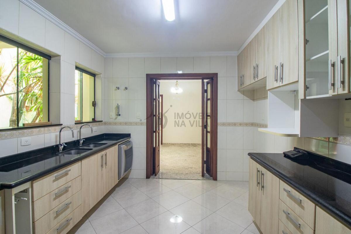 Casa espaçosa – 3 dormitórios – Vila Residencial Arborizada – Perto Parque Aclimação
