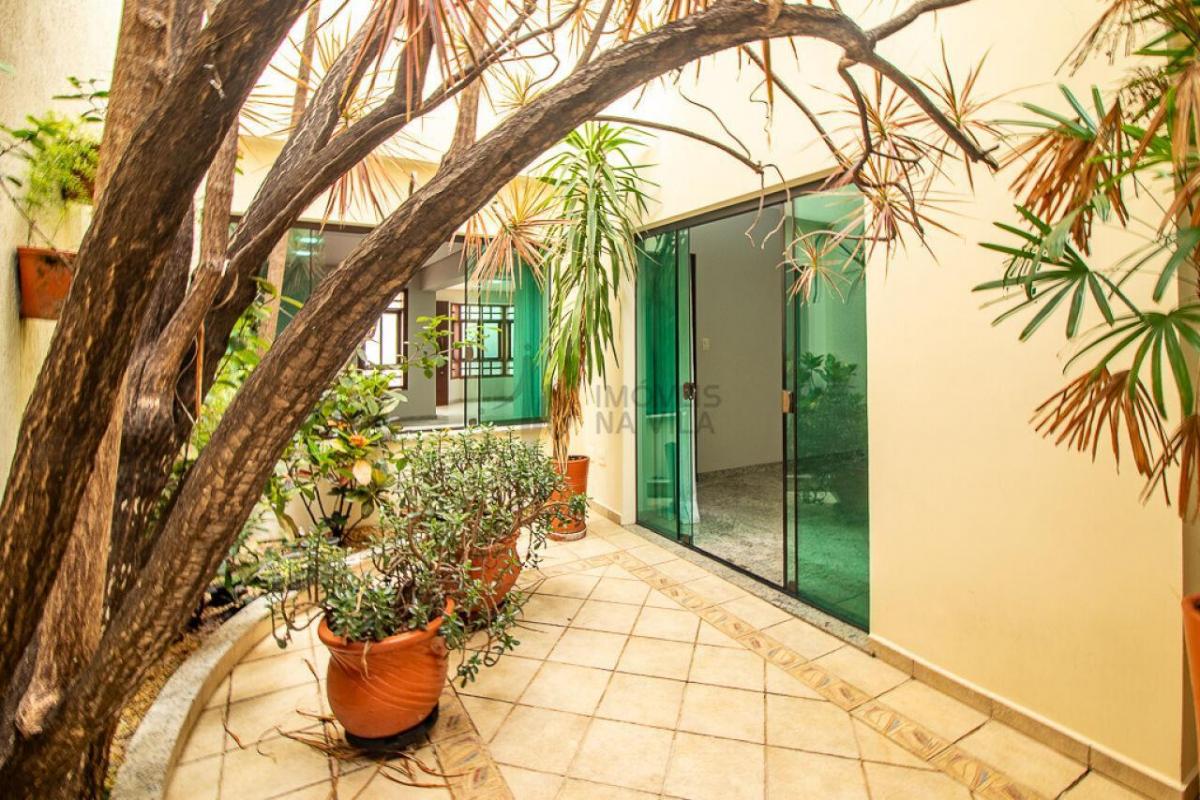Casa espaçosa – 3 dormitórios – Vila Residencial Arborizada – Perto Parque Aclimação