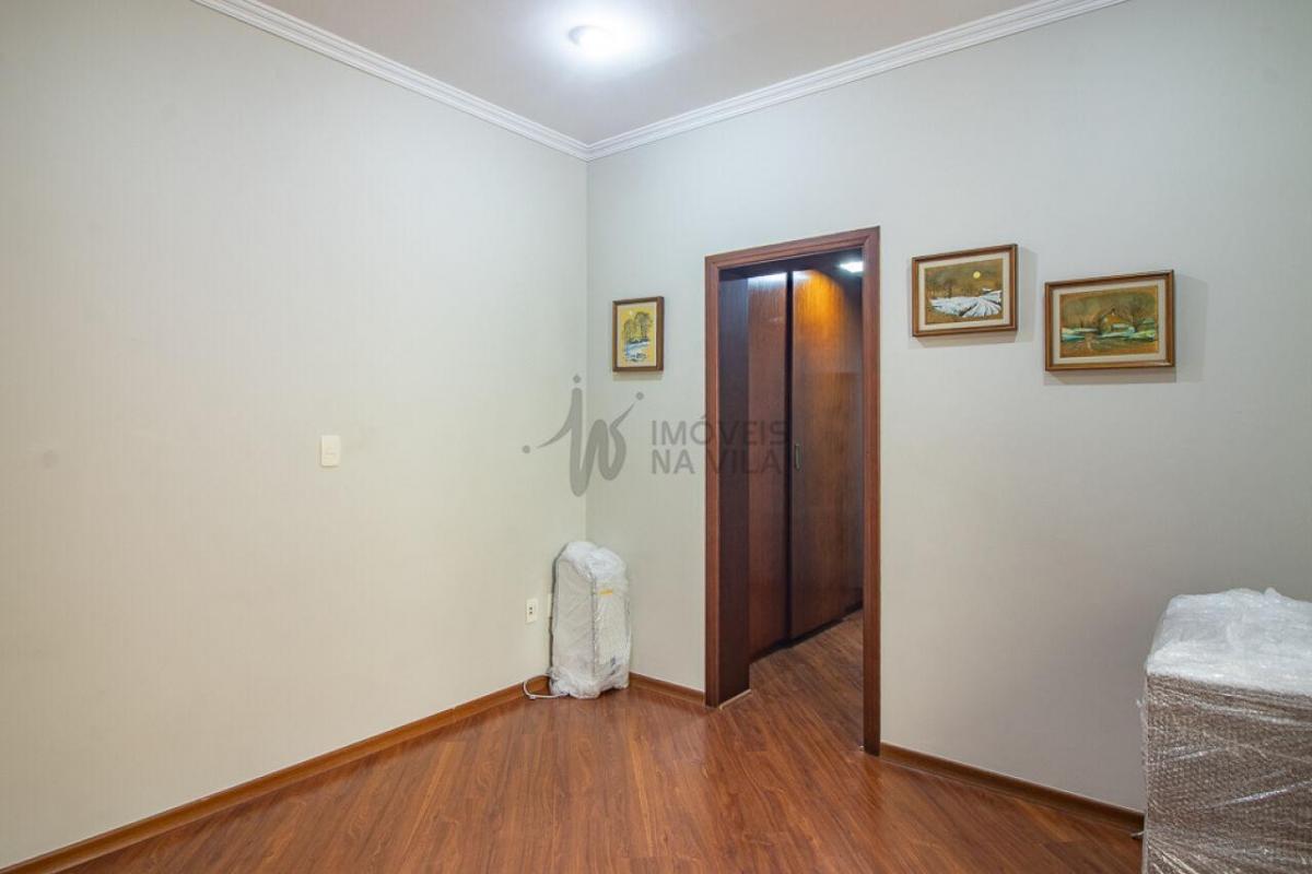 Casa espaçosa – 3 dormitórios – Vila Residencial Arborizada – Perto Parque Aclimação