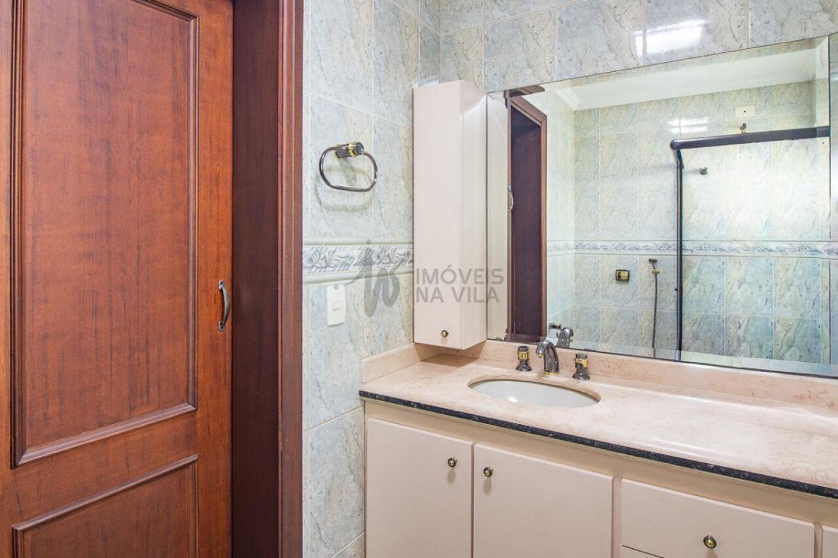 Casa espaçosa – 3 dormitórios – Vila Residencial Arborizada – Perto Parque Aclimação