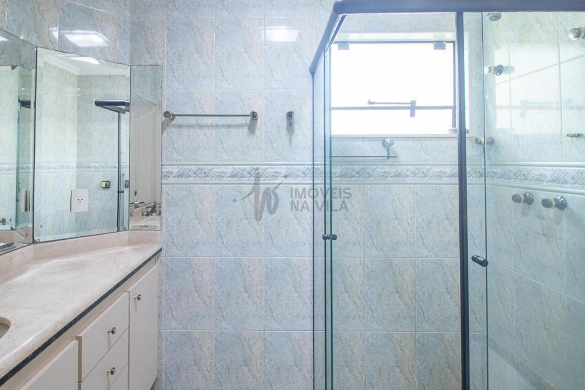 Casa espaçosa – 3 dormitórios – Vila Residencial Arborizada – Perto Parque Aclimação