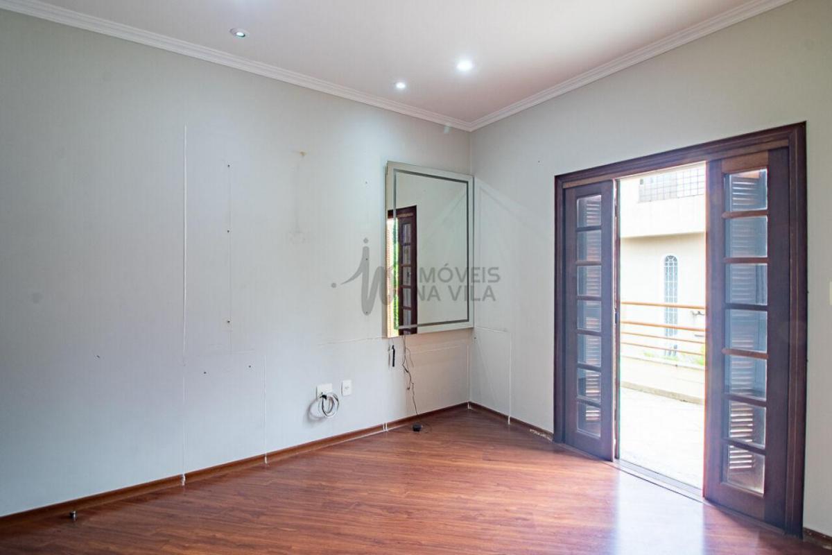 Casa espaçosa – 3 dormitórios – Vila Residencial Arborizada – Perto Parque Aclimação