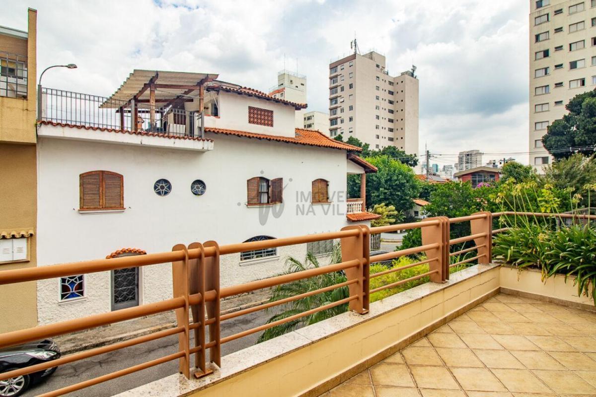 Casa espaçosa – 3 dormitórios – Vila Residencial Arborizada – Perto Parque Aclimação