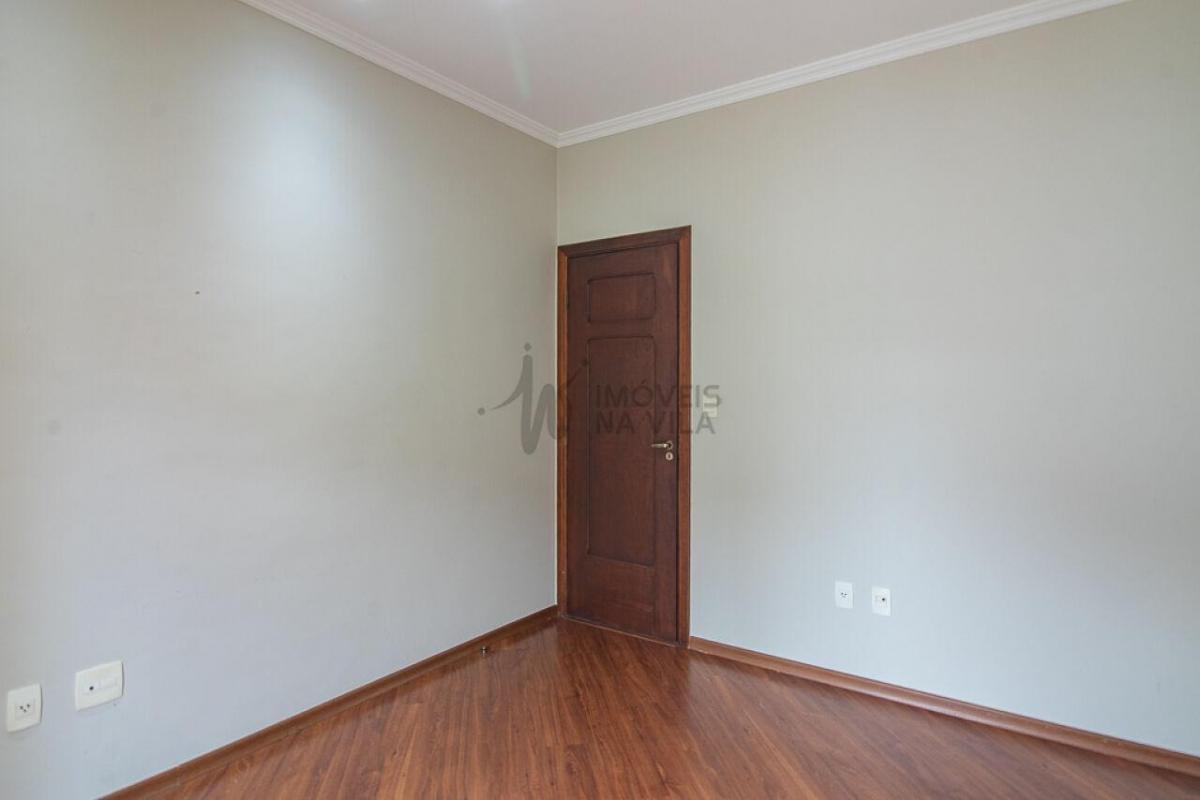 Casa espaçosa – 3 dormitórios – Vila Residencial Arborizada – Perto Parque Aclimação