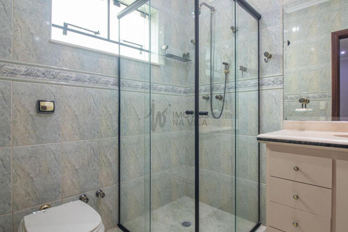 Casa espaçosa – 3 dormitórios – Vila Residencial Arborizada – Perto Parque Aclimação