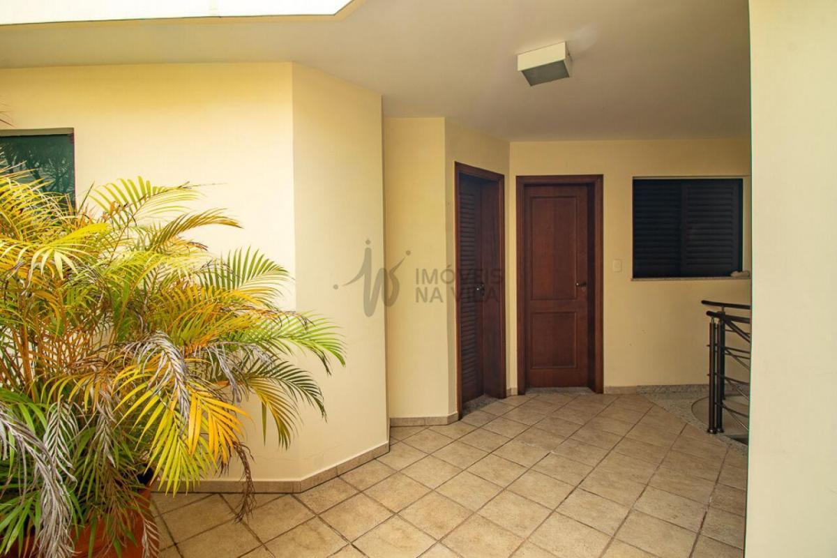 Casa espaçosa – 3 dormitórios – Vila Residencial Arborizada – Perto Parque Aclimação