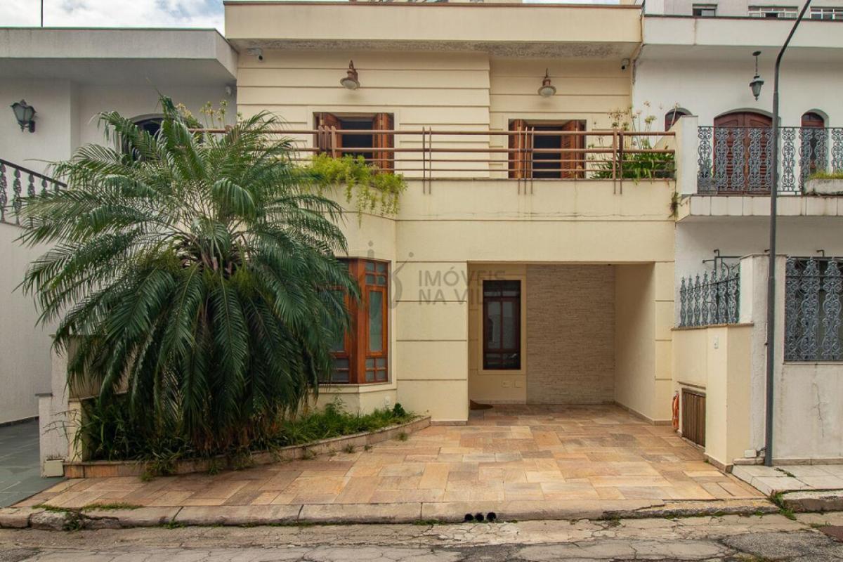 Casa espaçosa – 3 dormitórios – Vila Residencial Arborizada – Perto Parque Aclimação