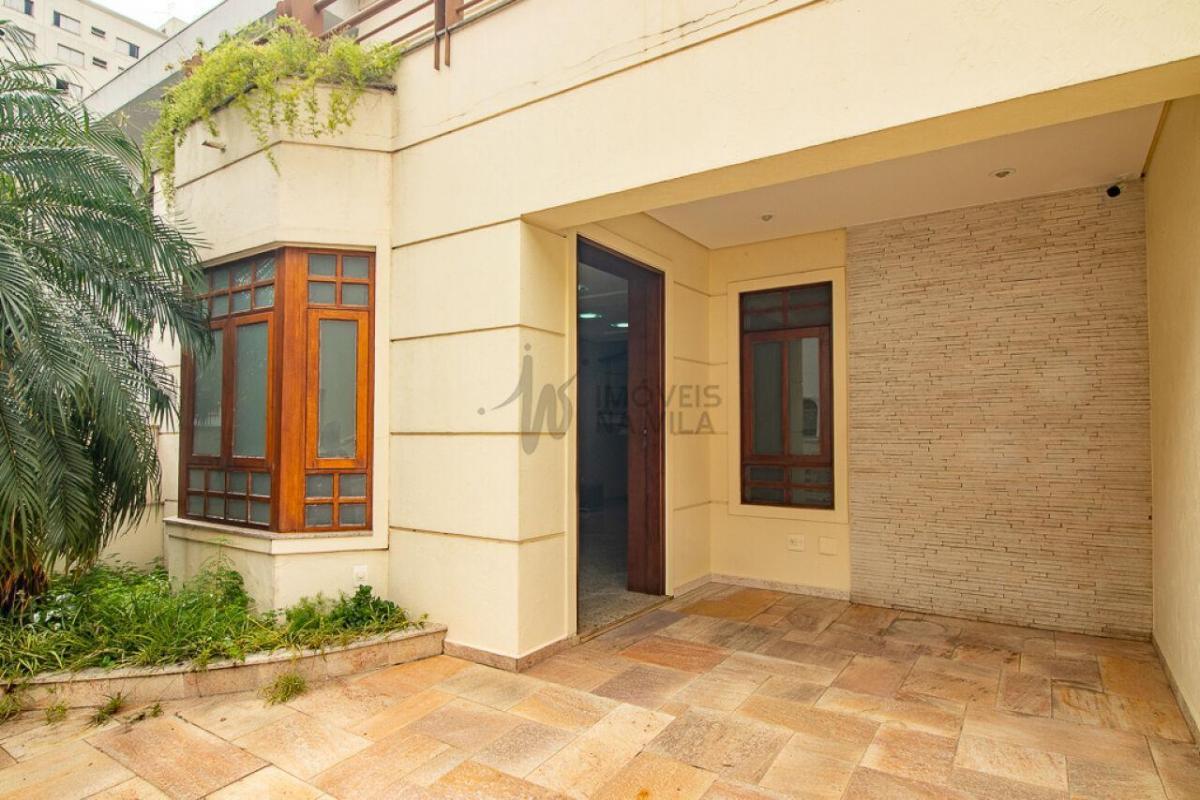Casa espaçosa – 3 dormitórios – Vila Residencial Arborizada – Perto Parque Aclimação