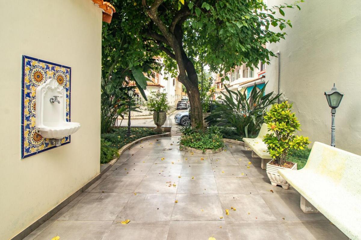 Casa espaçosa – 3 dormitórios – Vila Residencial Arborizada – Perto Parque Aclimação