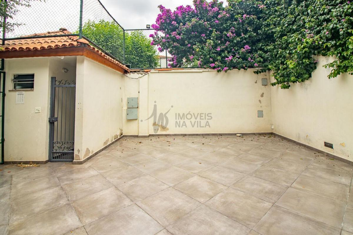 Casa espaçosa – 3 dormitórios – Vila Residencial Arborizada – Perto Parque Aclimação