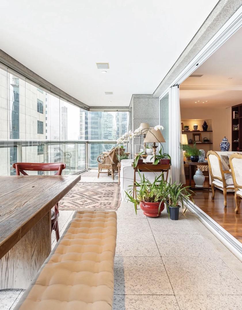 Apartamento na rua Fernandes de Abreu com 262.0 m² e lazer completo à venda no bairro Itaim Bibi.