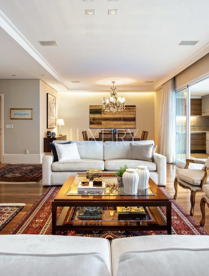 Apartamento na rua Fernandes de Abreu com 262.0 m² e lazer completo à venda no bairro Itaim Bibi.