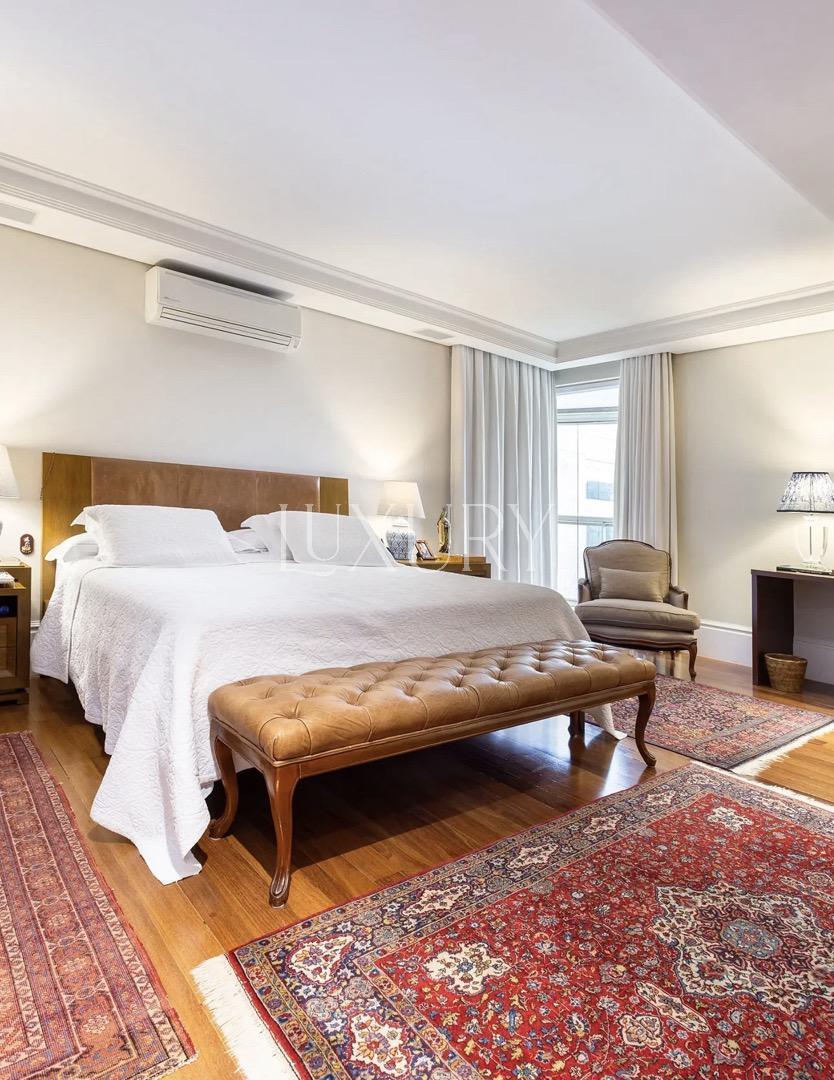 Apartamento na rua Fernandes de Abreu com 262.0 m² e lazer completo à venda no bairro Itaim Bibi.