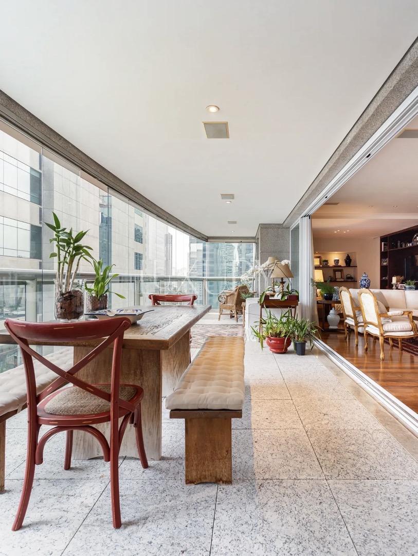 Apartamento na rua Fernandes de Abreu com 262.0 m² e lazer completo à venda no bairro Itaim Bibi.