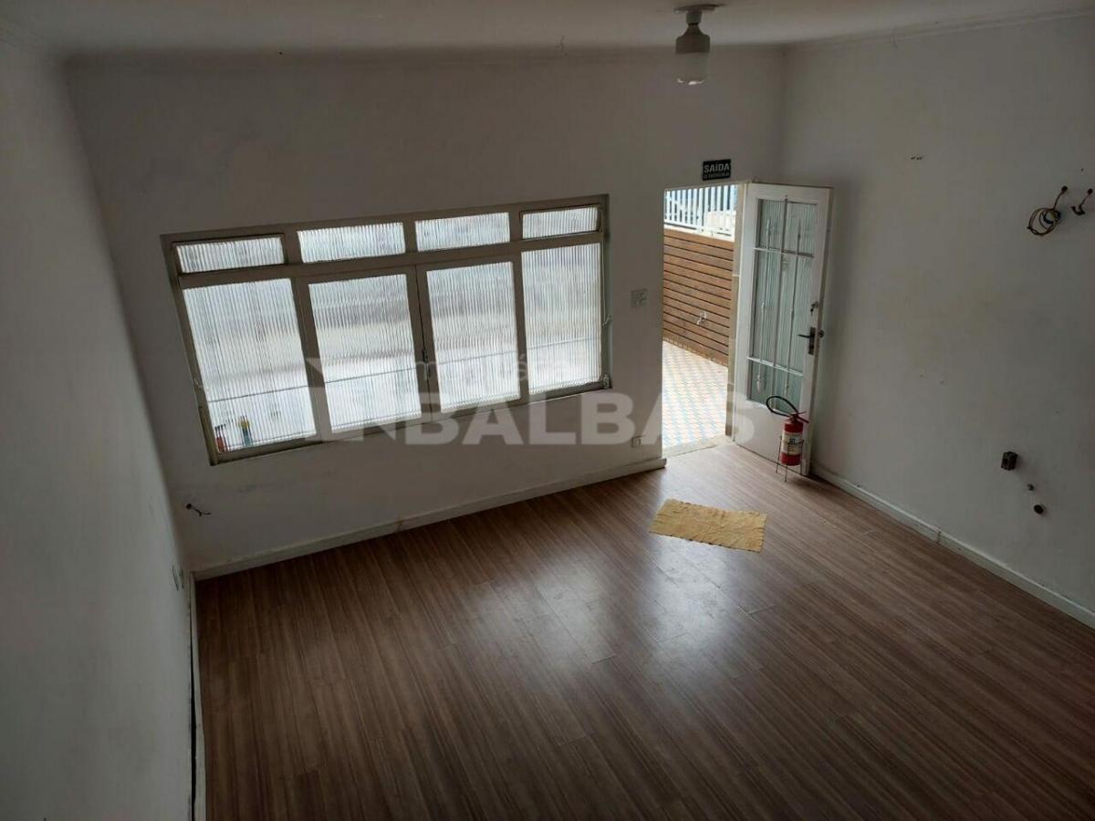 OPORTUNIDADE ÚNICA: Sobrado Espaçoso no Coração do Tatuapé – Ideal para Moradia ou Comércio!
