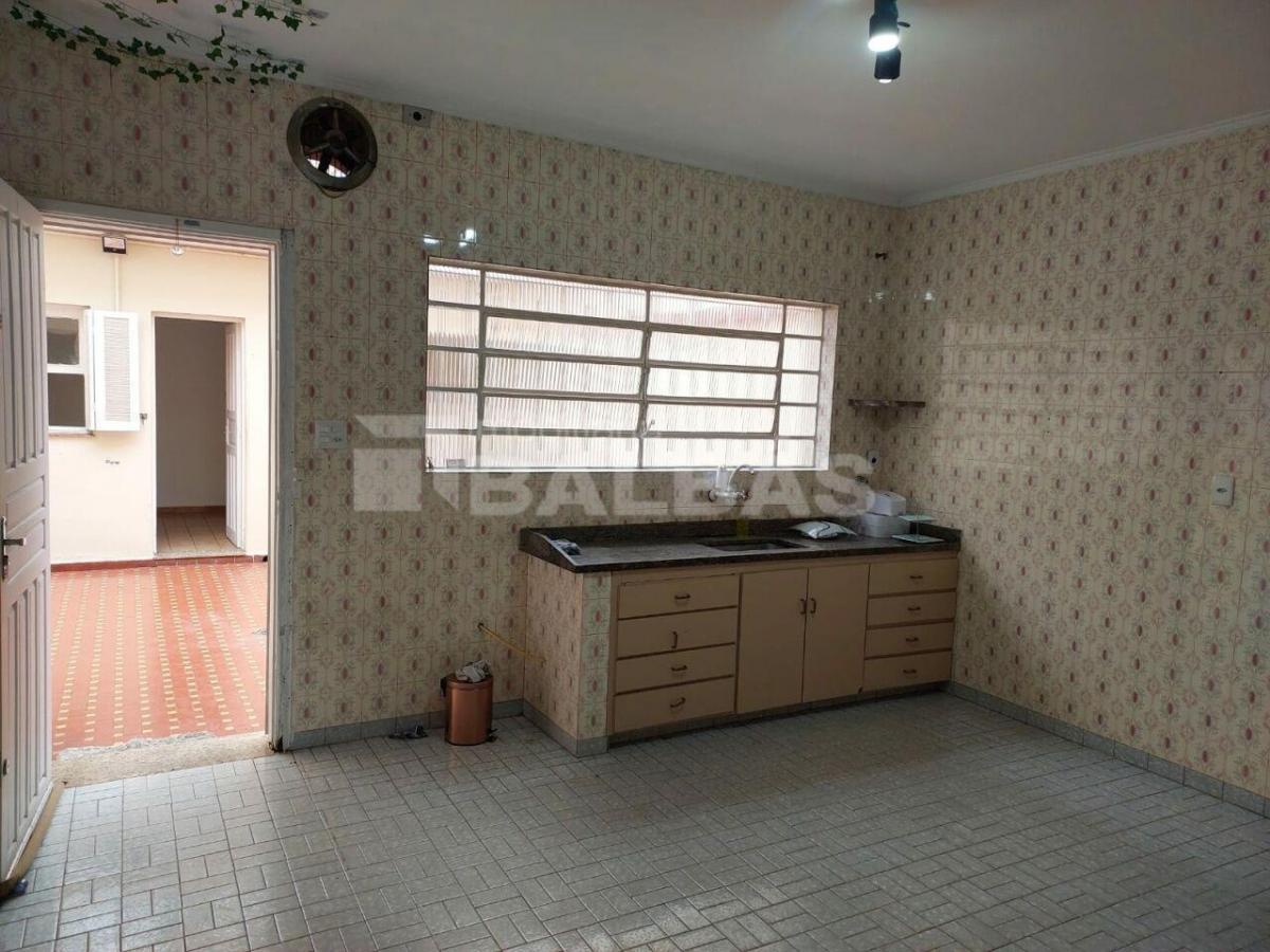 OPORTUNIDADE ÚNICA: Sobrado Espaçoso no Coração do Tatuapé – Ideal para Moradia ou Comércio!
