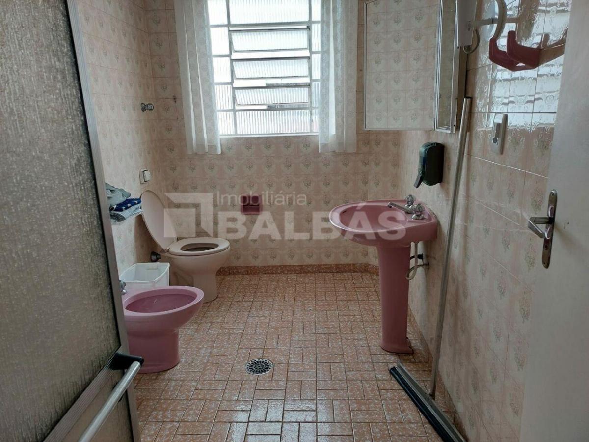 OPORTUNIDADE ÚNICA: Sobrado Espaçoso no Coração do Tatuapé – Ideal para Moradia ou Comércio!