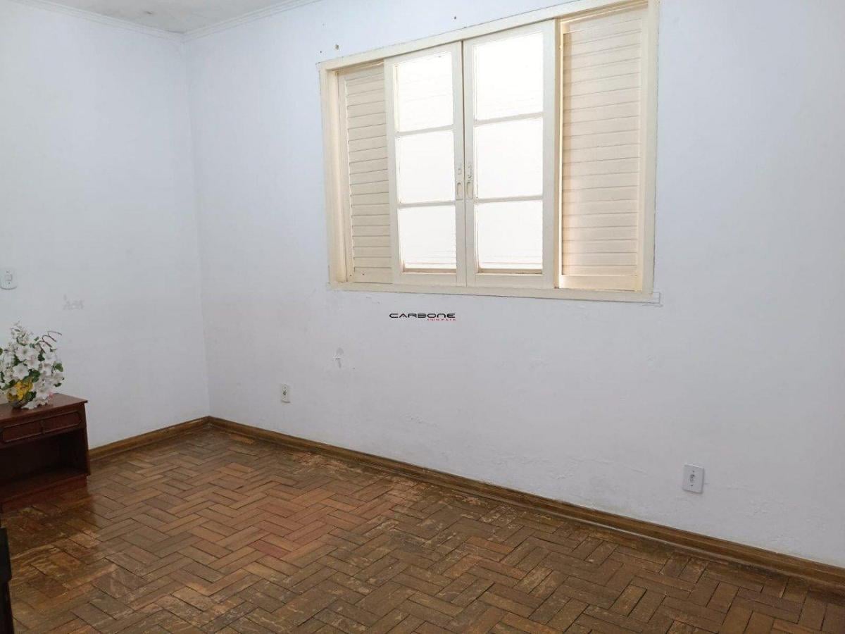 Casa à venda – no Jardim Santa Maria