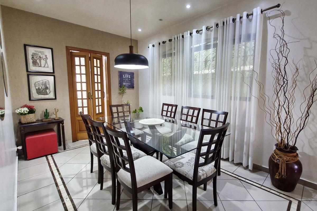 Aconchegante casa tipo para venda em Jardim Franca com 3 quartos, sendo 2 suítes, 305.3m² – remaxmam