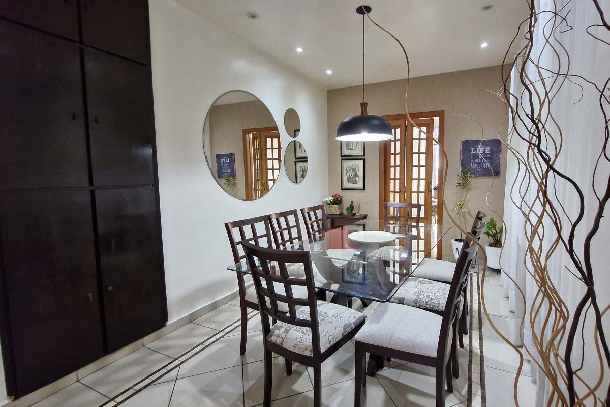 Aconchegante casa tipo para venda em Jardim Franca com 3 quartos, sendo 2 suítes, 305.3m² – remaxmam