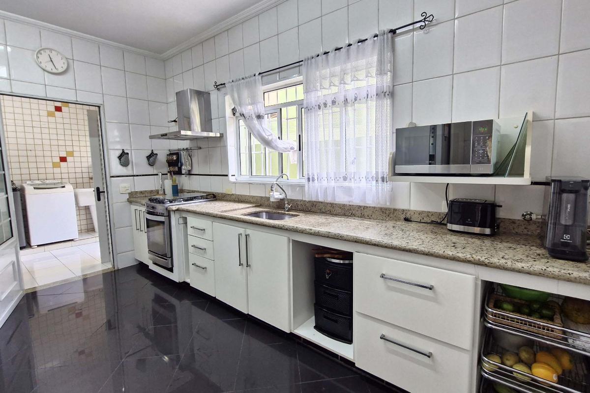 Aconchegante casa tipo para venda em Jardim Franca com 3 quartos, sendo 2 suítes, 305.3m² – remaxmam
