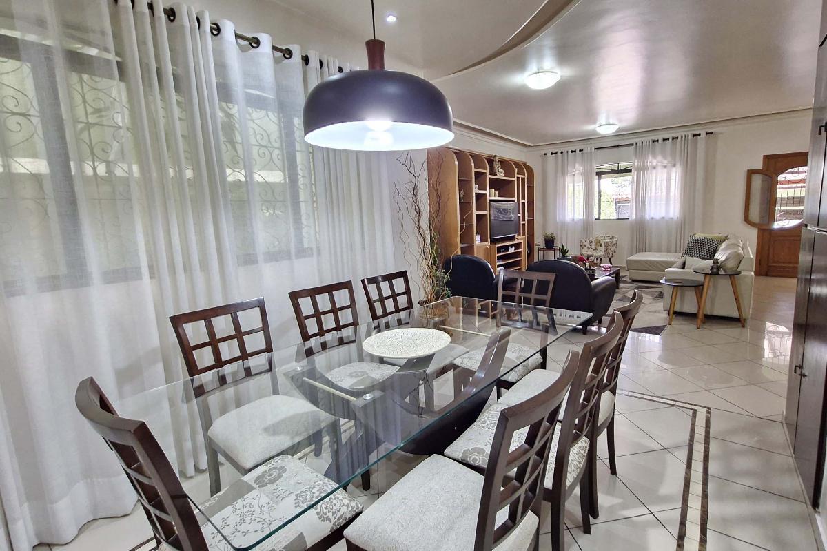 Aconchegante casa tipo para venda em Jardim Franca com 3 quartos, sendo 2 suítes, 305.3m² – remaxmam