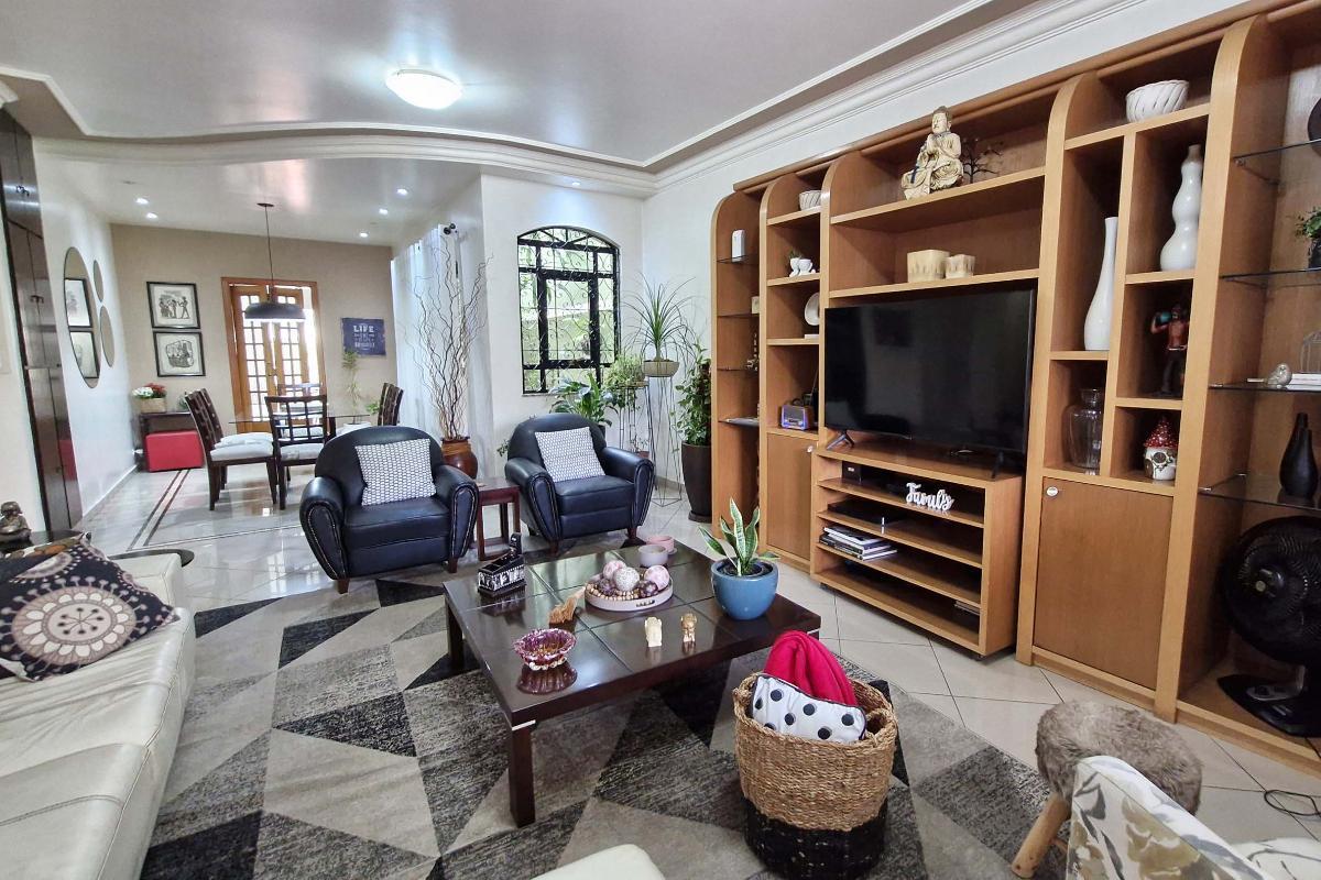 Aconchegante casa tipo para venda em Jardim Franca com 3 quartos, sendo 2 suítes, 305.3m² – remaxmam