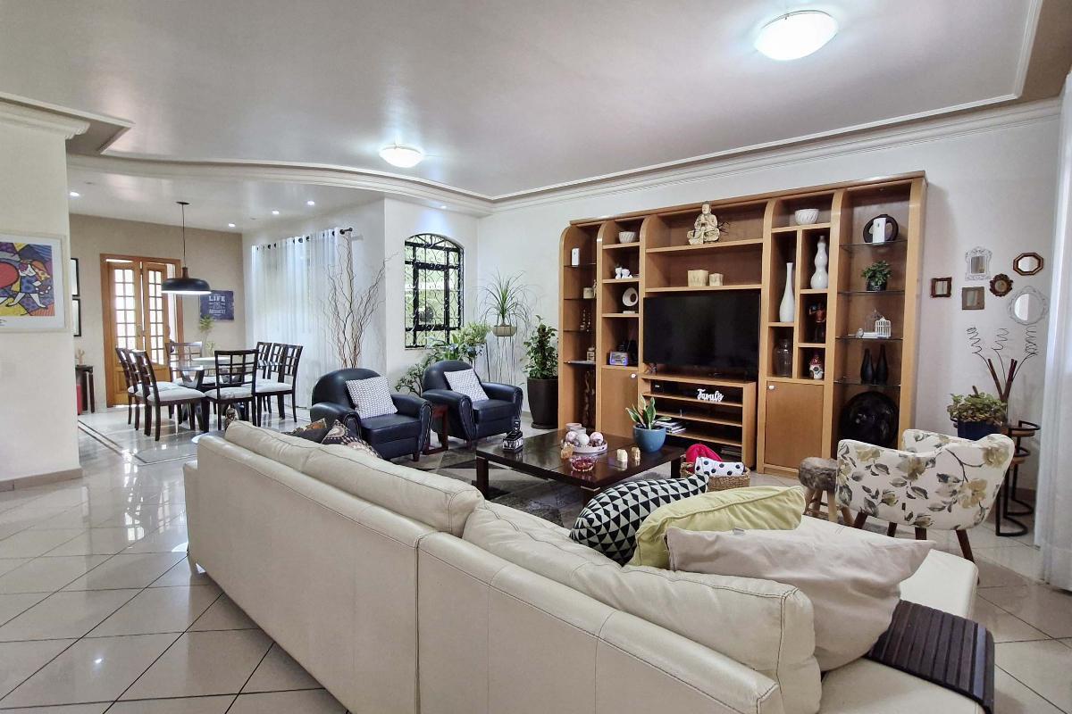 Aconchegante casa tipo para venda em Jardim Franca com 3 quartos, sendo 2 suítes, 305.3m² – remaxmam