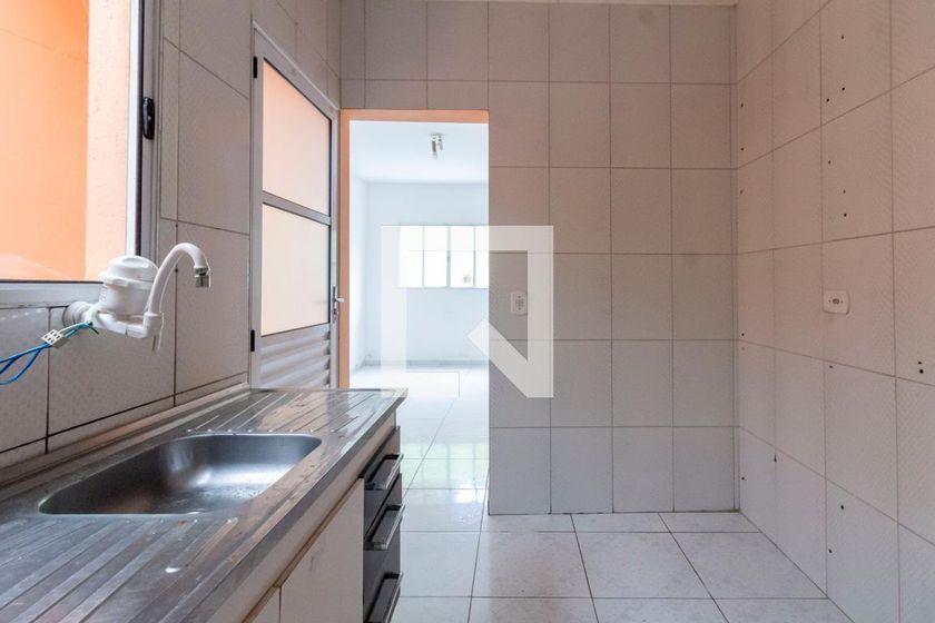 Casa à Venda – Itaquera, 2 Quartos, 80 m² – São Paulo