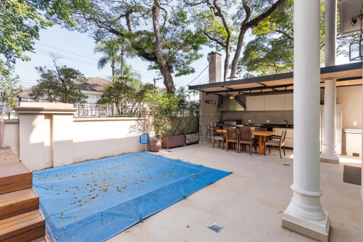Casa em Condomínio – Campo Belo – 4 Suítes – 3 Vagas – 385m².