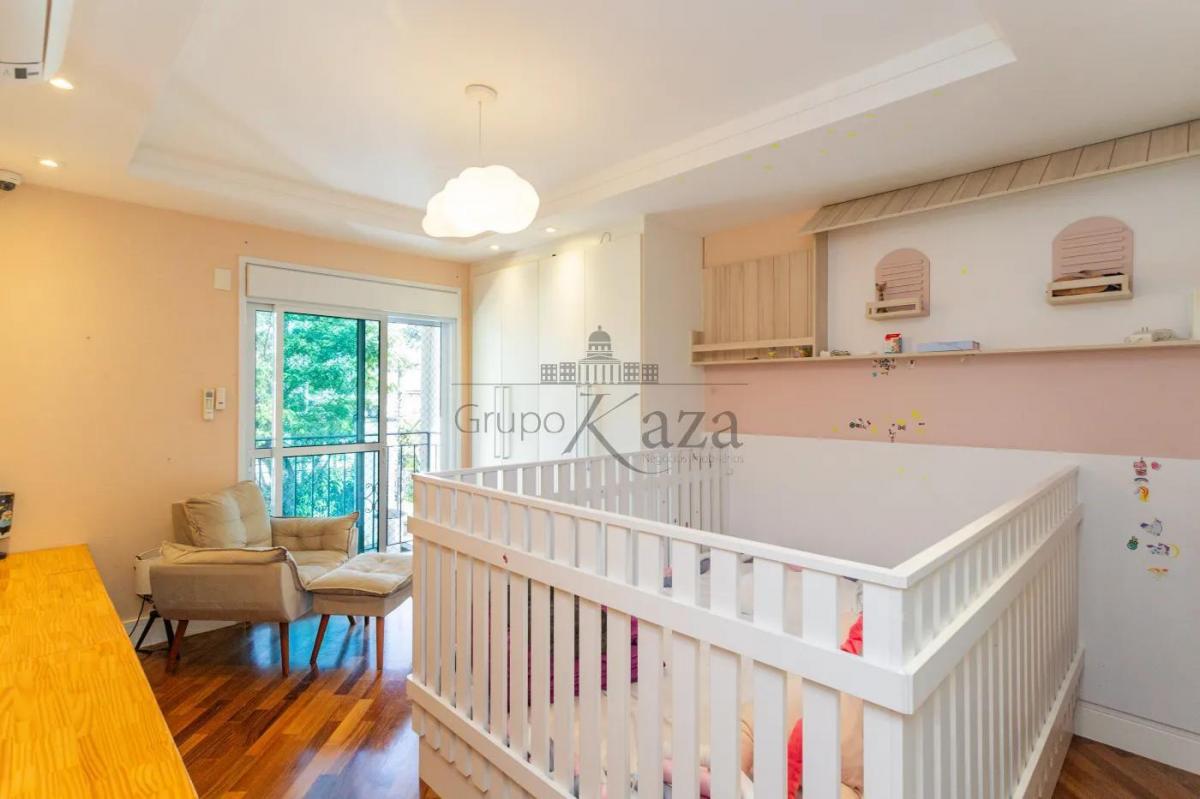 Casa em Condomínio – Campo Belo – 4 Suítes – 3 Vagas – 385m².