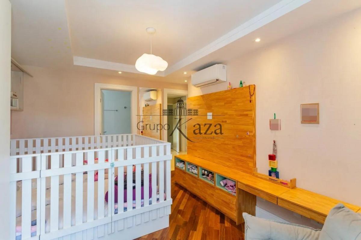 Casa em Condomínio – Campo Belo – 4 Suítes – 3 Vagas – 385m².