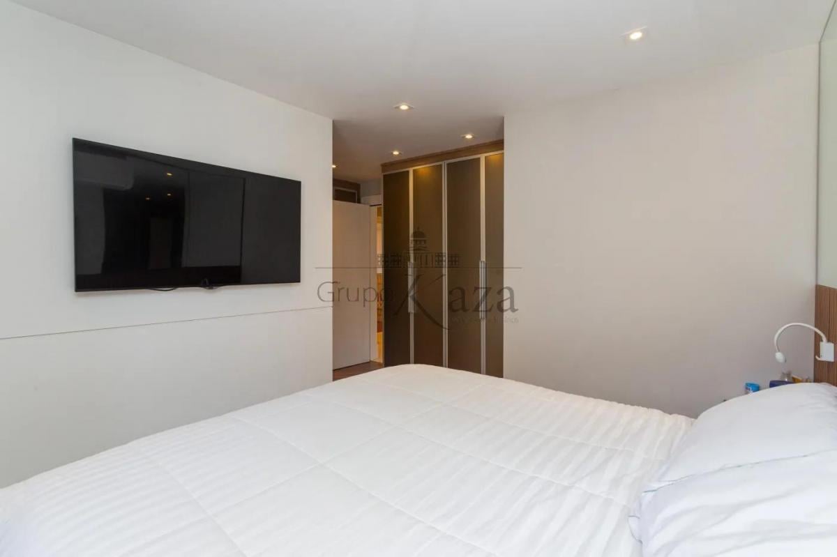 Casa em Condomínio – Campo Belo – 4 Suítes – 3 Vagas – 385m².