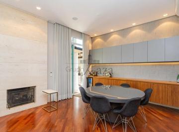 Casa em Condomínio – Campo Belo – 4 Suítes – 3 Vagas – 385m².