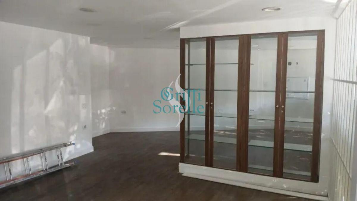 Sobrado Comercial à Venda em Jardim Paulista – São Paulo/SP.