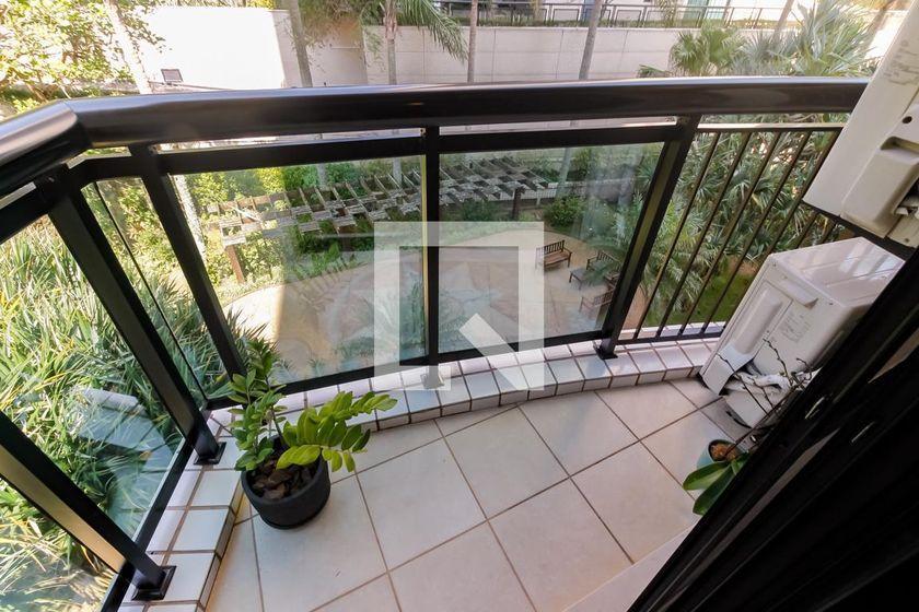 Apartamento à Venda – Panamby, 5 Quartos, 220 m² – São Paulo