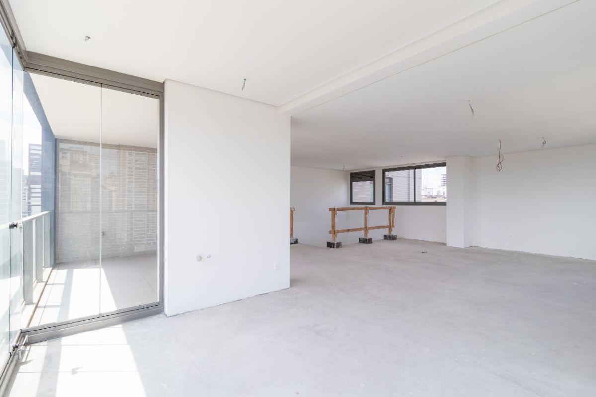 Cobertura Duplex no Condomínio Atelier 83 – Sofisticação e Espaço em Localização Privilegiada