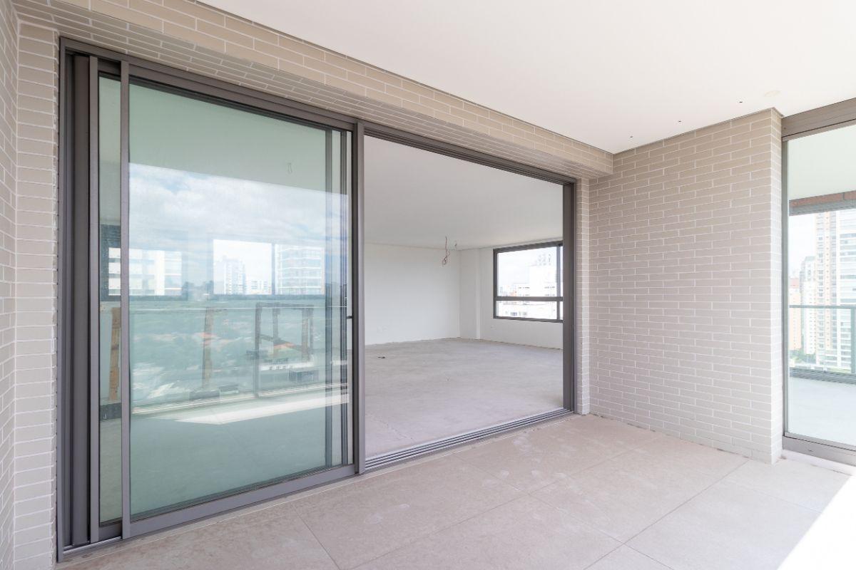 Cobertura Duplex no Condomínio Atelier 83 – Sofisticação e Espaço em Localização Privilegiada