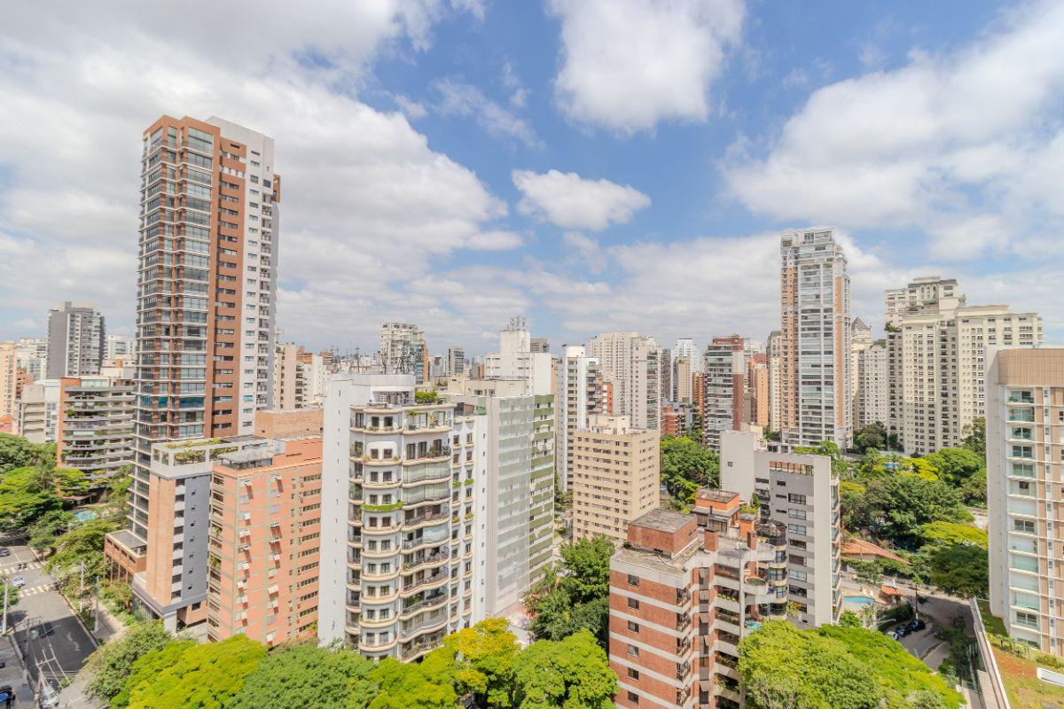 Cobertura Duplex no Condomínio Atelier 83 – Sofisticação e Espaço em Localização Privilegiada