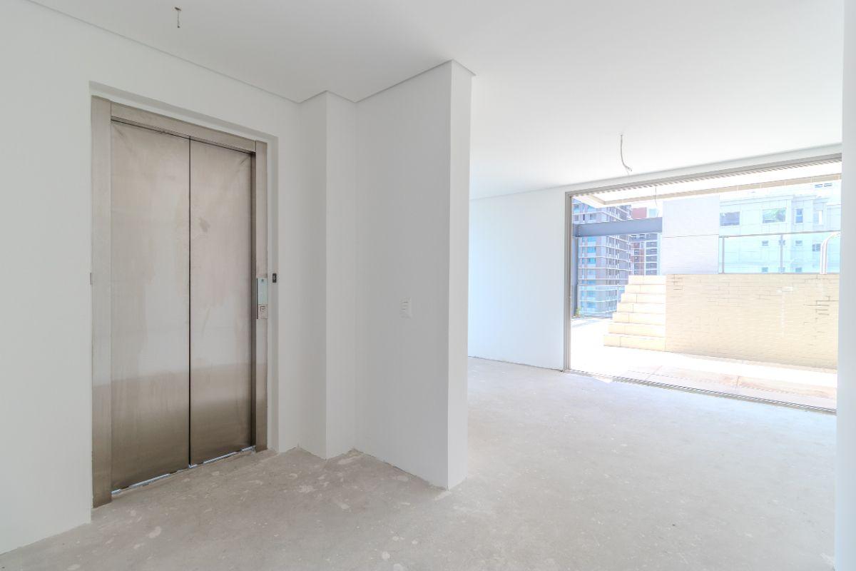 Cobertura Duplex no Condomínio Atelier 83 – Sofisticação e Espaço em Localização Privilegiada
