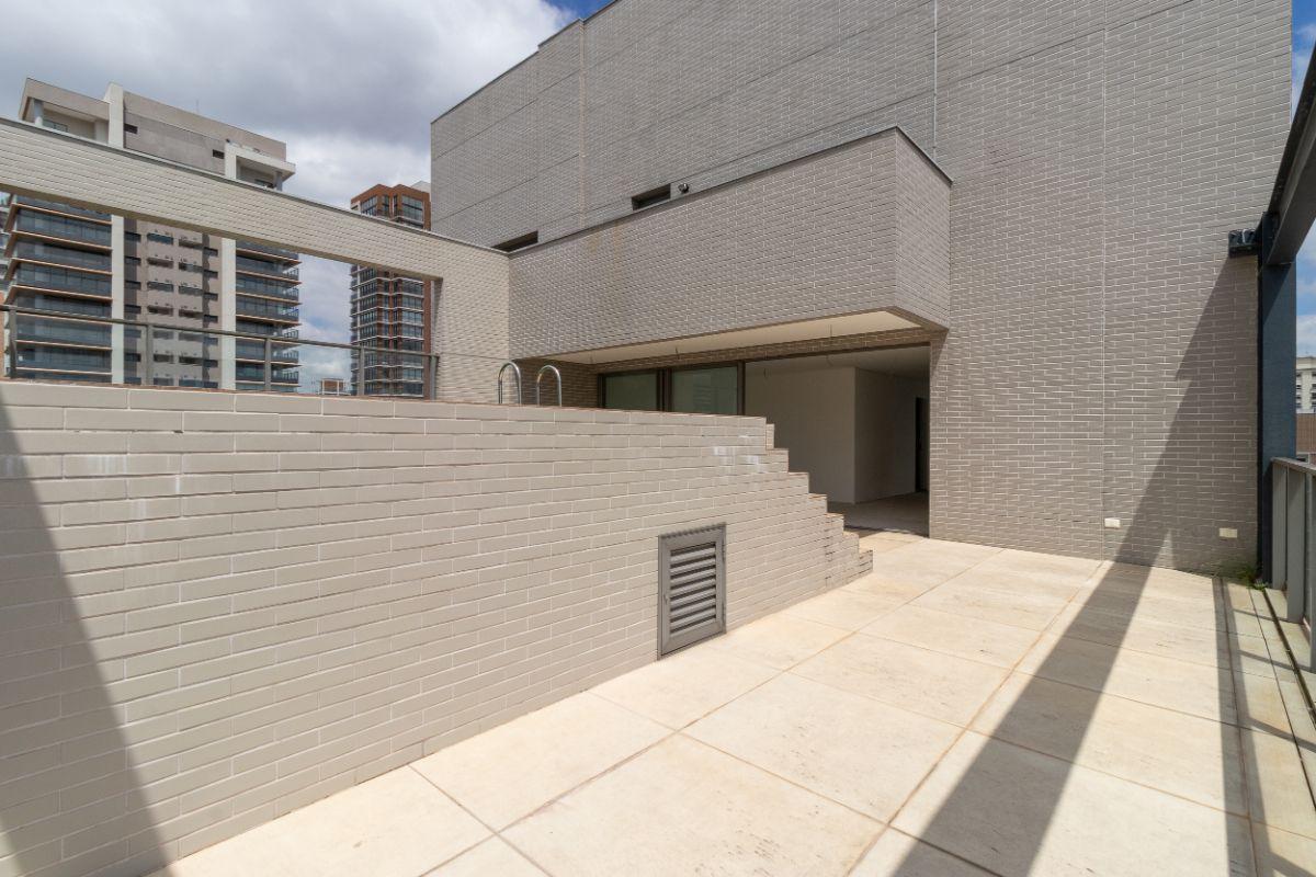 Cobertura Duplex no Condomínio Atelier 83 – Sofisticação e Espaço em Localização Privilegiada