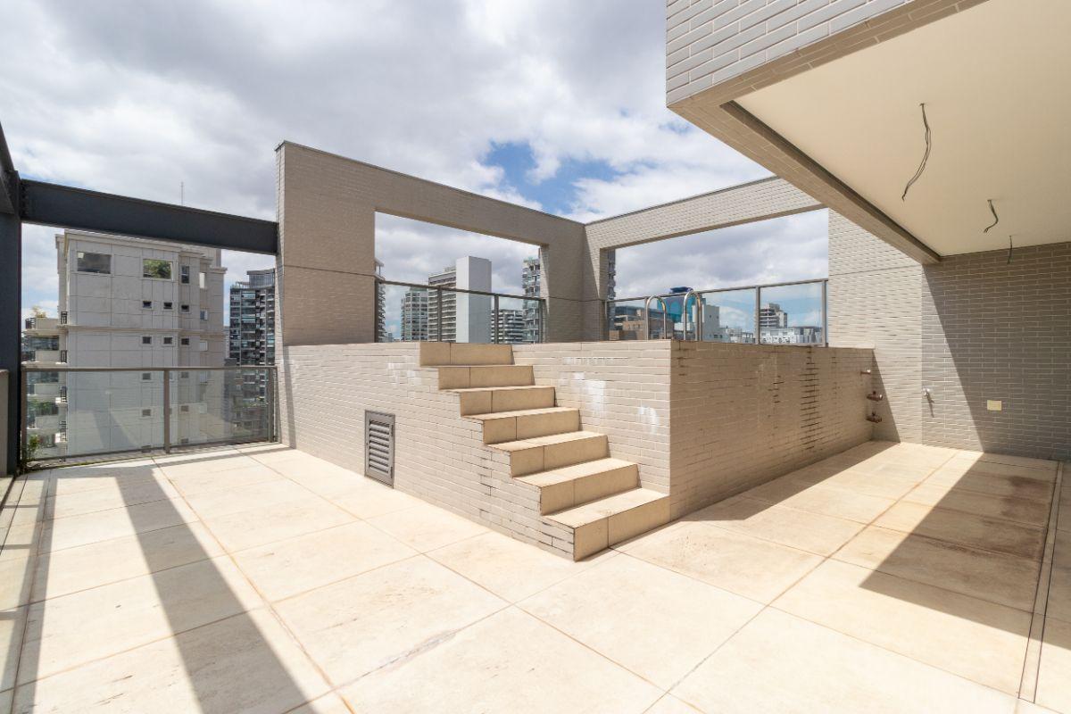 Cobertura Duplex no Condomínio Atelier 83 – Sofisticação e Espaço em Localização Privilegiada